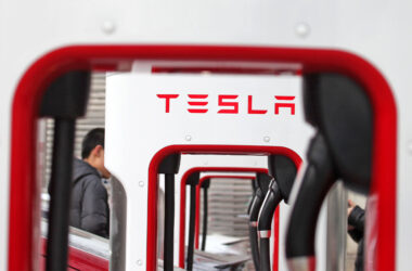 Cómo las estaciones de carga de Tesla dejaron en el polvo a otros fabricantes