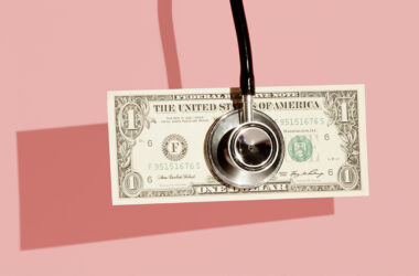 Para controlar los costos de atención médica, los empleadores estadounidenses deben formar alianzas de compra