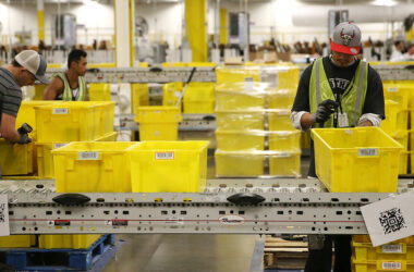 Cómo los salarios más altos de Amazon podrían aumentar la productividad